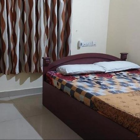 Guruvayur Adithya エクステリア 写真