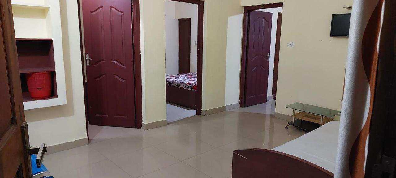 Guruvayur Adithya エクステリア 写真