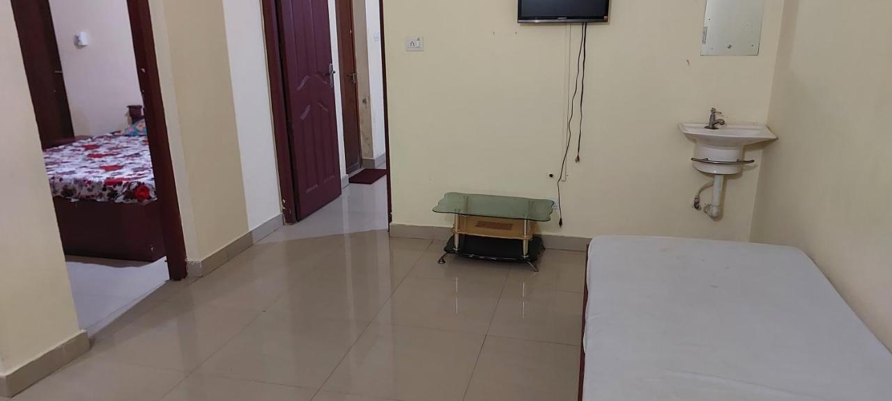 Guruvayur Adithya エクステリア 写真