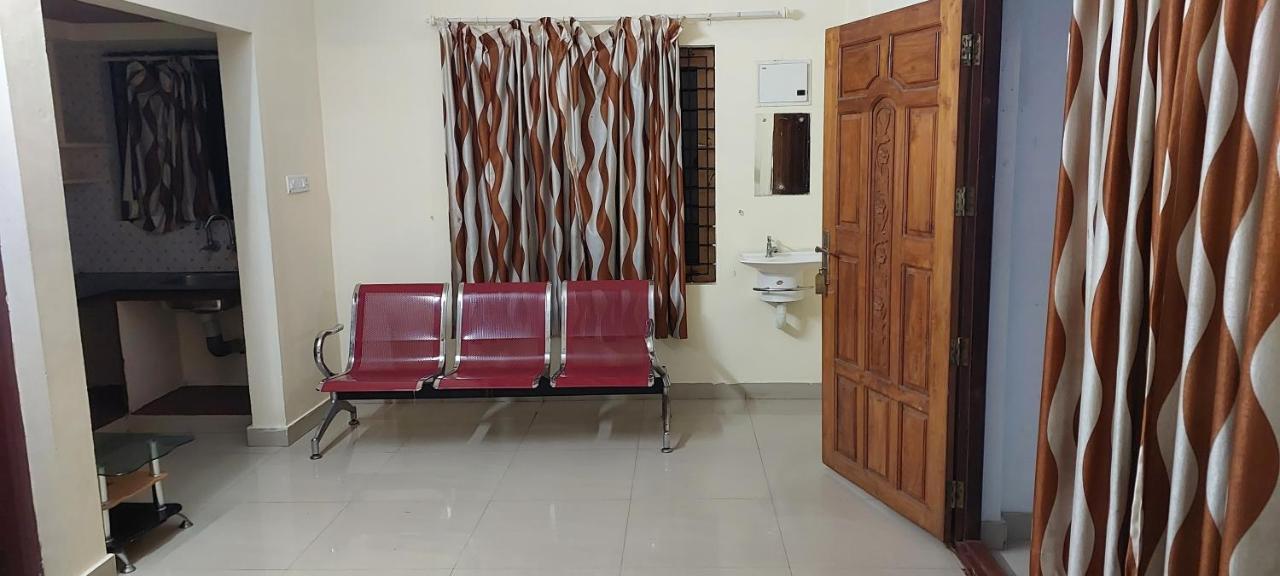 Guruvayur Adithya エクステリア 写真