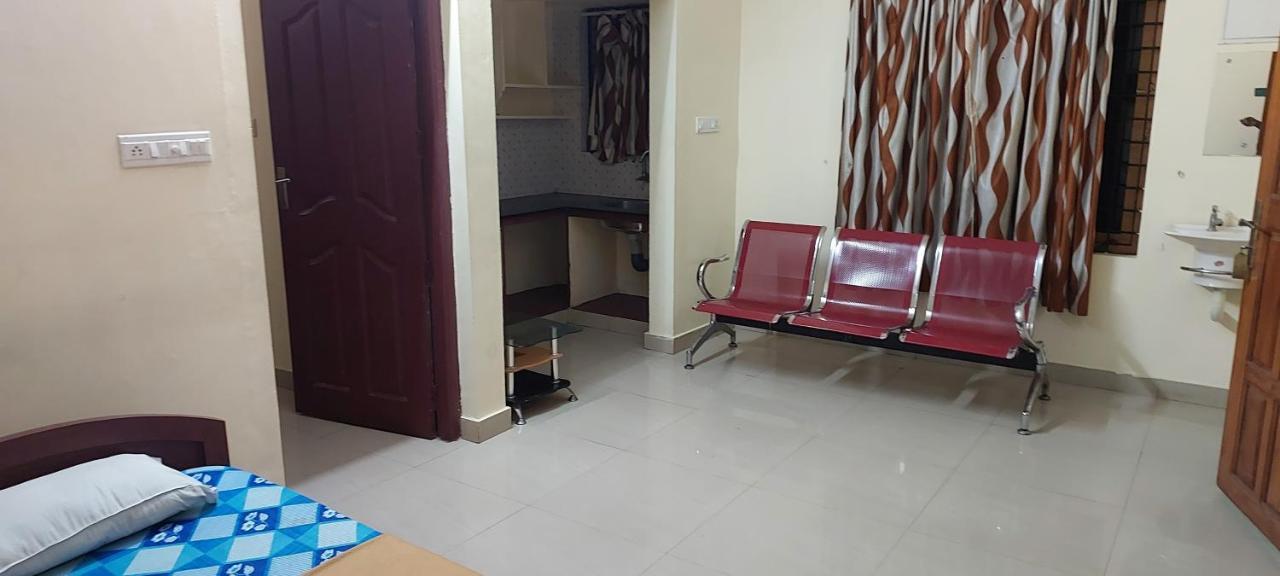 Guruvayur Adithya エクステリア 写真