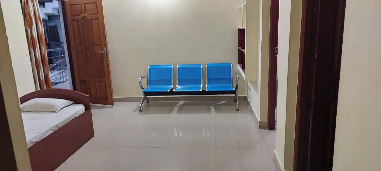 Guruvayur Adithya エクステリア 写真