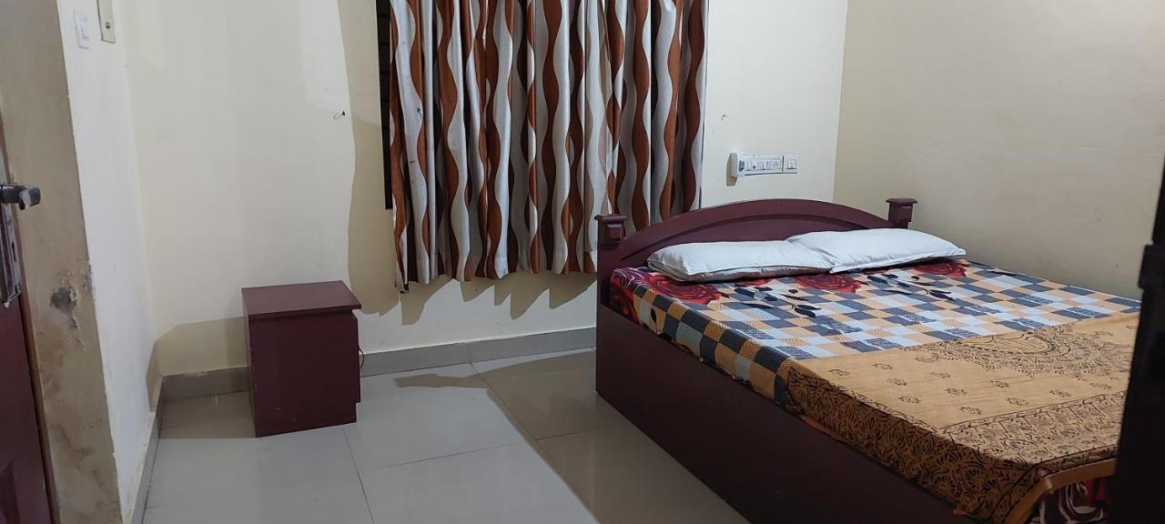 Guruvayur Adithya エクステリア 写真