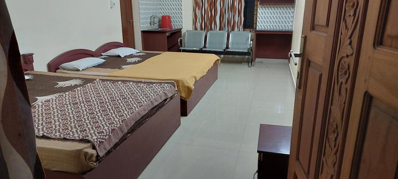 Guruvayur Adithya エクステリア 写真